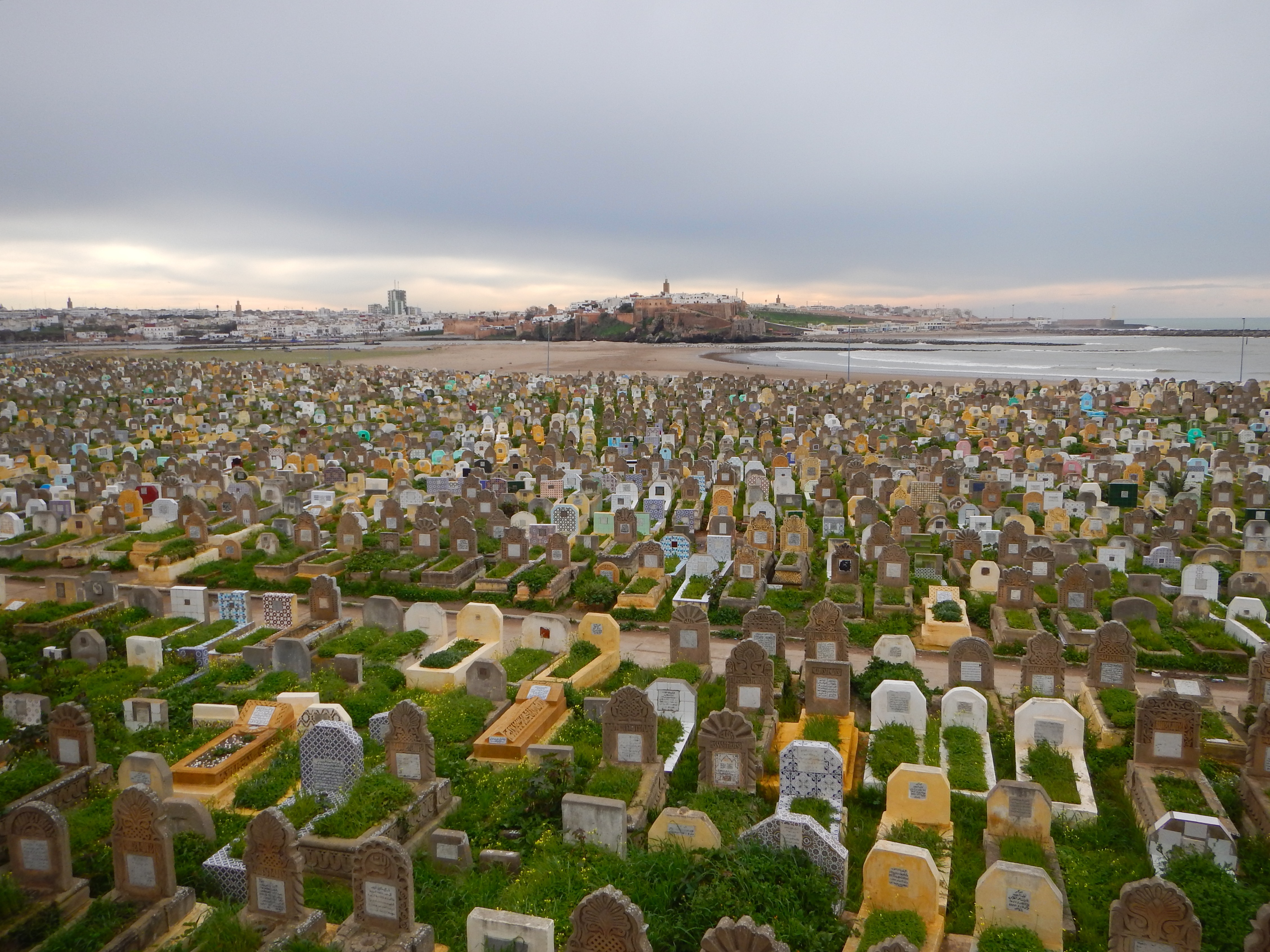 Cementerio de Salé con Rabat al fondo